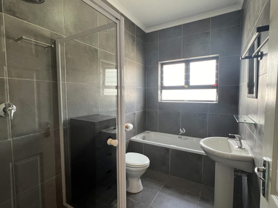 To Let 3 Bedroom Property for Rent in Pniel Western Cape